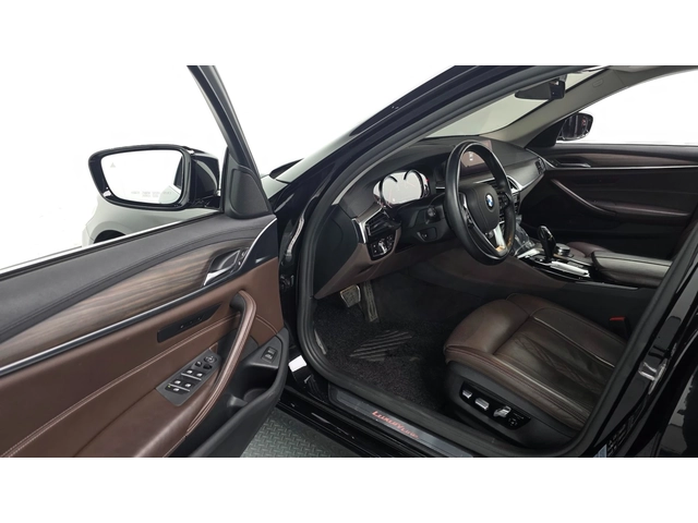 BMW 530 i xDrive Luxury Plus - автомобили, коли, обяви за нови и употребявани 9