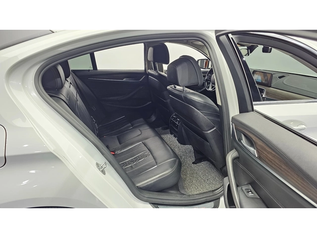BMW 530 530i Luxury Plus | HUD | Adaptive Cruise | Memory - автомобили, коли, обяви за нови и употребявани 10