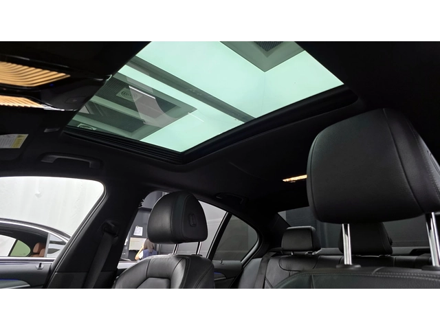 BMW 530 i xDrive M Sport - автомобили, коли, обяви за нови и употребявани 13
