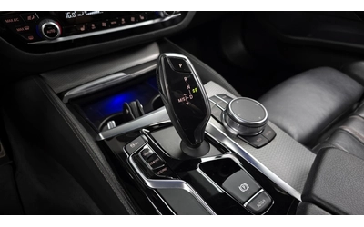 BMW 530 i xDrive M Sport - автомобили, коли, обяви за нови и употребявани 8