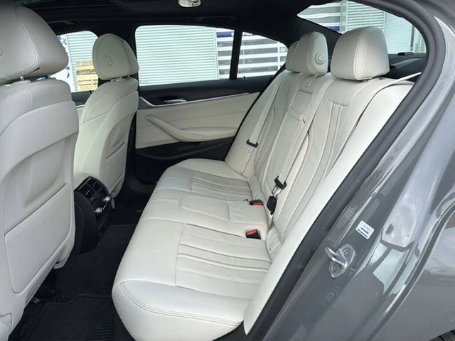 BMW 530E * xDrive * * HeadUp* AвтоКредит* (ЦЕНА ДО БГ) - автомобили, коли, обяви за нови и употребявани 16