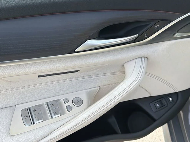 BMW 530E * xDrive * * HeadUp* AвтоКредит* (ЦЕНА ДО БГ) - автомобили, коли, обяви за нови и употребявани 6