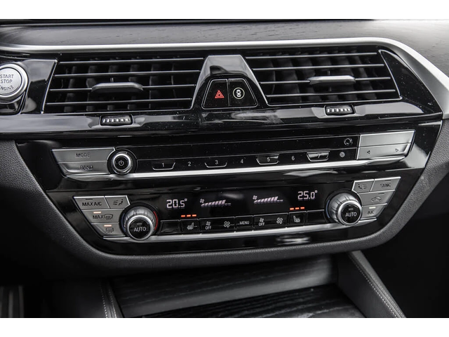 BMW 530E I * M-Package* * HeadUp* AвтоКредит* (ЦЕНА ДО БГ) - автомобили, коли, обяви за нови и употребявани 13