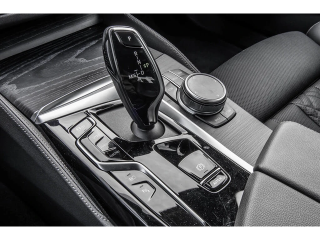 BMW 530E I * M-Package* * HeadUp* AвтоКредит* (ЦЕНА ДО БГ) - автомобили, коли, обяви за нови и употребявани 14