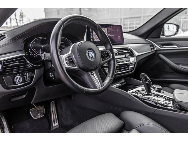 BMW 530E I * M-Package* * HeadUp* AвтоКредит* (ЦЕНА ДО БГ) - автомобили, коли, обяви за нови и употребявани 8