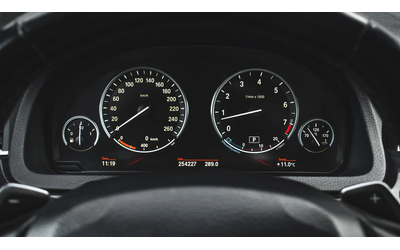 BMW 535 i Gran Turismo Steptronic - автомобили, коли, обяви за нови и употребявани 12