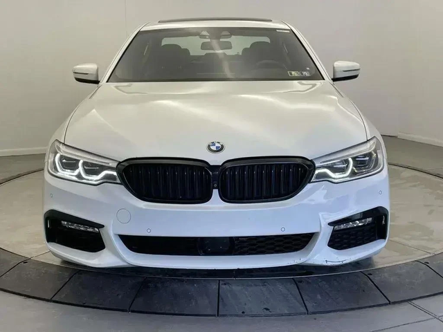 BMW 540 M-pkg* Shadow line* Soft-Close* Massage* Distronic - автомобили, коли, обяви за нови и употребявани 1