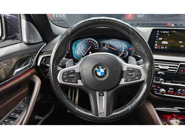 BMW 540 * xDrive* M-Sport PLUS* FULL* - автомобили, коли, обяви за нови и употребявани 12