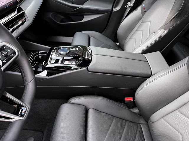 BMW 540 xDrive M Sport Pano 4 Zonen H&K - автомобили, коли, обяви за нови и употребявани 3