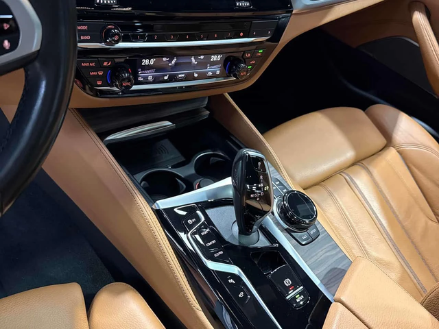 BMW 540 | 360 | HUD | HARMAN KARDON | CARFAX | - автомобили, коли, обяви за нови и употребявани 12