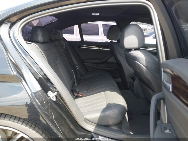 BMW 540 MPACK* AMBIENT* HEADUP* HARMAN* HUD - автомобили, коли, обяви за нови и употребявани 11