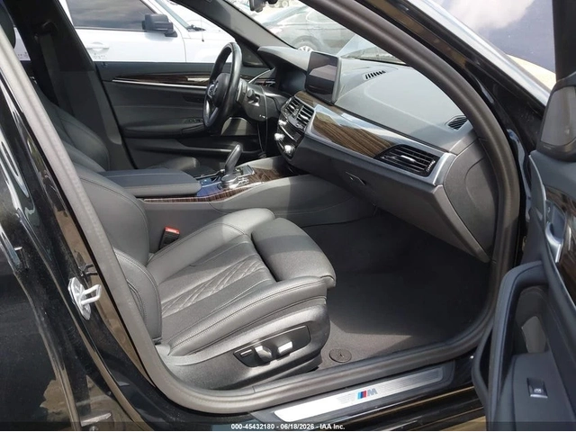BMW 540 MPACK* AMBIENT* HEADUP* HARMAN* HUD - автомобили, коли, обяви за нови и употребявани 9