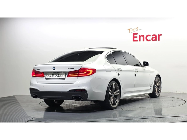 BMW 540 xDrive* M PACK* 360* HUD* DISTRO* H/K* ОБДУХВАНЕ - автомобили, коли, обяви за нови и употребявани 1