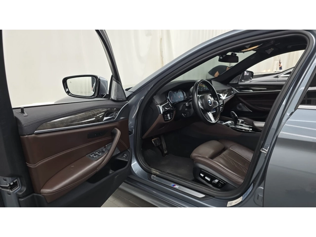 BMW 540 i xDrive M Sport Plus - автомобили, коли, обяви за нови и употребявани 9