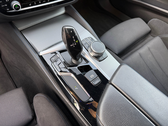 BMW 540d Xdrive 320hp Mpack Harman/Kardon ТОП - автомобили, коли, обяви за нови и употребявани 30