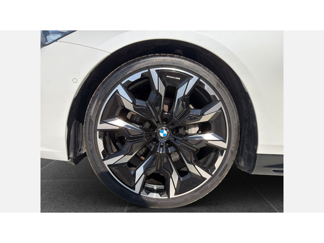 BMW 540d xDrive - автомобили, коли, обяви за нови и употребявани 4