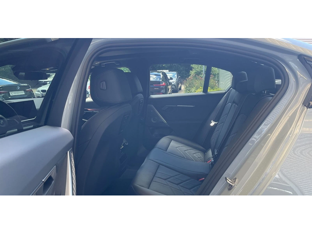 BMW 550 550e M-Sport - автомобили, коли, обяви за нови и употребявани 4