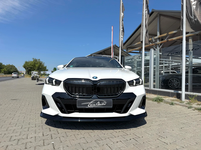 BMW 550 E#M PERFORMANCE PACK#NAPPA#ОБДУХВАНЕ#H&K#ГАРАНЦИЯ - автомобили, коли, обяви за нови и употребявани 2