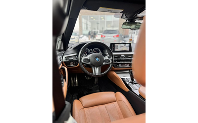 BMW 550 M* HARMAN* PERFORMANCE* HEAD-UP* PANO* 360* - автомобили, коли, обяви за нови и употребявани 6