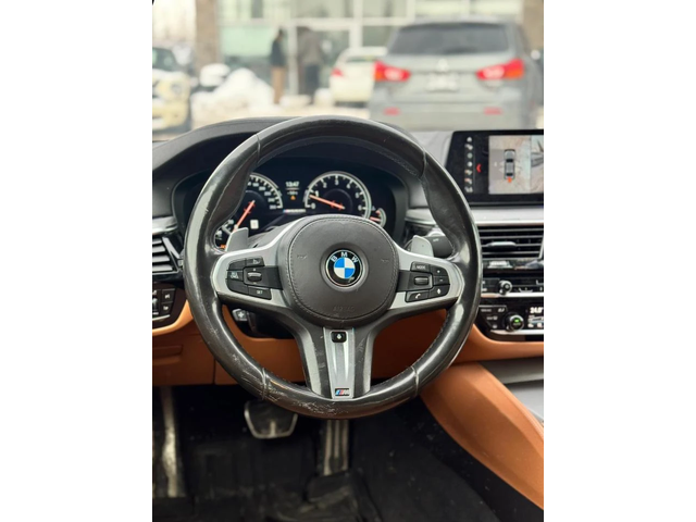 BMW 550 M* HARMAN* PERFORMANCE* HEAD-UP* PANO* 360* - автомобили, коли, обяви за нови и употребявани 8