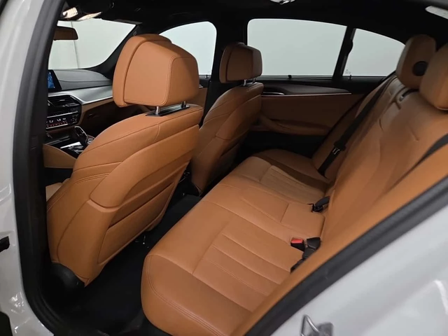 BMW 550 | M550I XDRIVE | 360 | harman kardon | обдухване - автомобили, коли, обяви за нови и употребявани 12