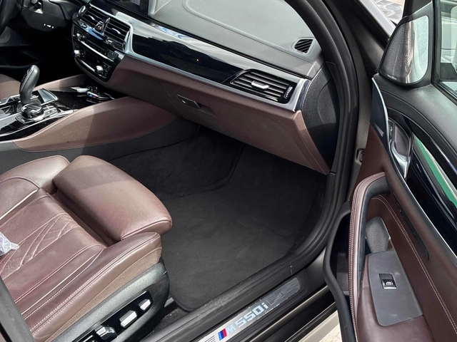 BMW 550 M550i xDrive / CARFAX - автомобили, коли, обяви за нови и употребявани 9