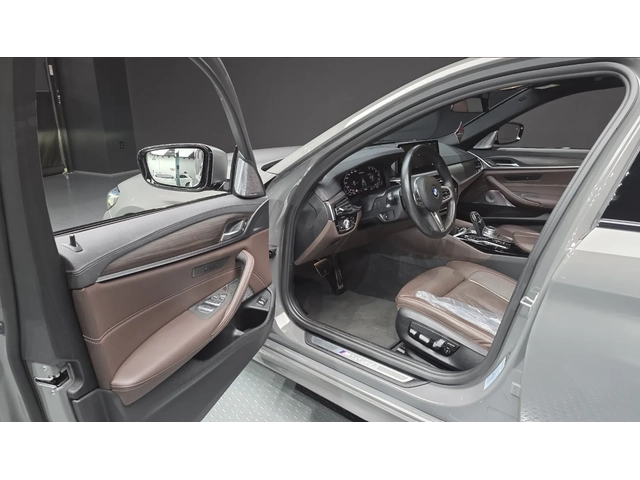 BMW 700 M550 | XDRIVE | B&O | HEAD UP - автомобили, коли, обяви за нови и употребявани 8