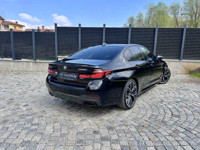 BMW 550 M550i xDrive Laser/Head-up/ H/K - автомобили, коли, обяви за нови и употребявани 1