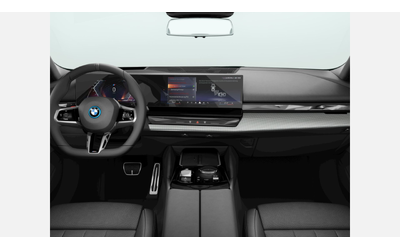 BMW 550e xDrive - автомобили, коли, обяви за нови и употребявани 9