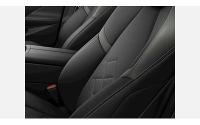 BMW 550e xDrive Sedan - автомобили, коли, обяви за нови и употребявани 8