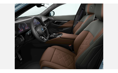 BMW 550e xDrive Sedan - автомобили, коли, обяви за нови и употребявани 6