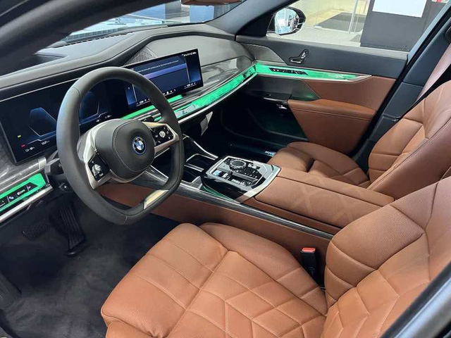 BMW 700 740d xDrive - автомобили, коли, обяви за нови и употребявани 4