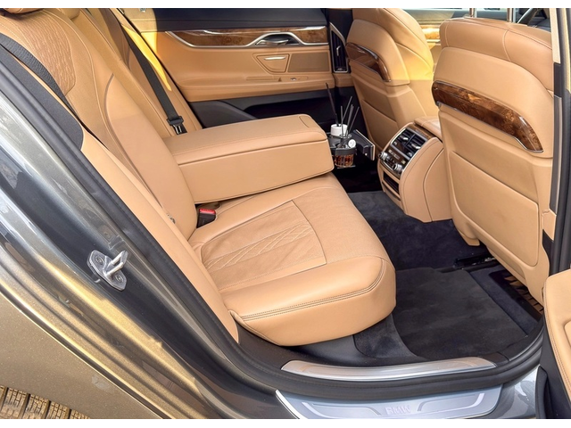 BMW 700 740d xDrive - автомобили, коли, обяви за нови и употребявани 8