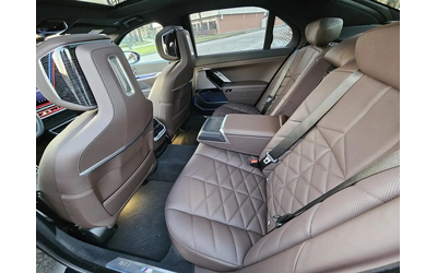 BMW 700 740d xDrive M-Pack - автомобили, коли, обяви за нови и употребявани 9