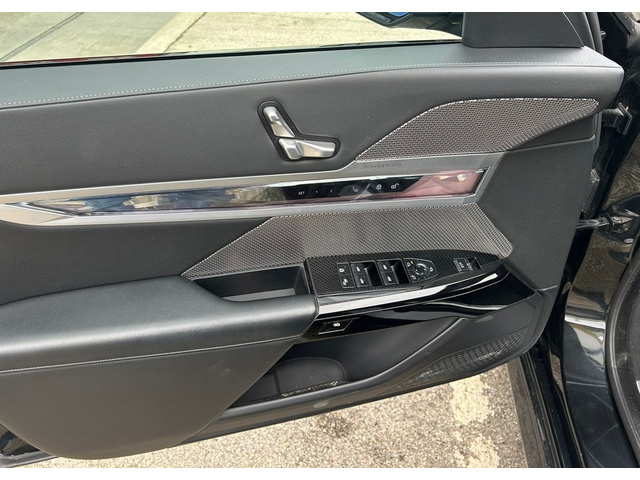 BMW 700 740d xDrive M-Sport - автомобили, коли, обяви за нови и употребявани 4