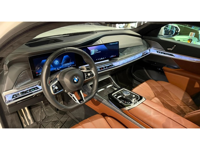 BMW 700 740d xDrive M-Sport Pack - автомобили, коли, обяви за нови и употребявани 6