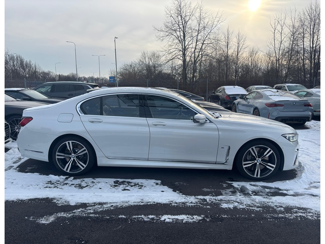 BMW 700 750i xDrive М-Sport - автомобили, коли, обяви за нови и употребявани 1