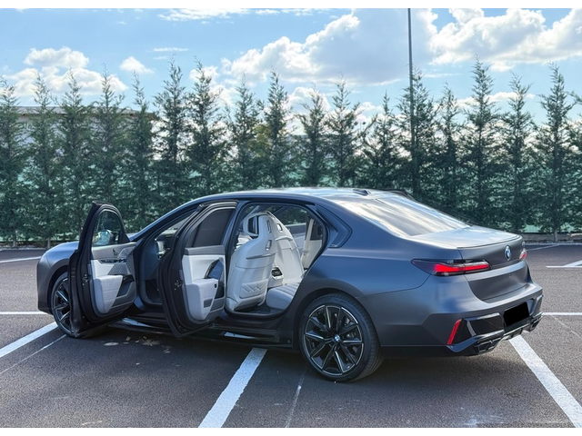 BMW 700 M760e Plug-in Hybrid xDrive - автомобили, коли, обяви за нови и употребявани 7