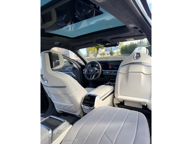 BMW 700 M760e Plug-in Hybrid xDrive - автомобили, коли, обяви за нови и употребявани 9