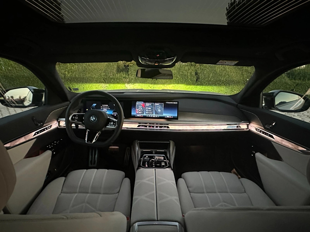 BMW 700 M760e / xDrive / AUTO DOOR/ TV THEATRE / M-SPORT PRO - автомобили, коли, обяви за нови и употребявани 10