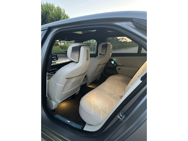 BMW 700 M760e / xDrive / AUTO DOOR/ TV THEATRE / M-SPORT PRO - автомобили, коли, обяви за нови и употребявани 12