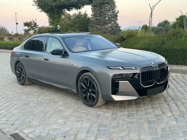 BMW 700 M760e / xDrive / AUTO DOOR/ TV THEATRE / M-SPORT PRO - автомобили, коли, обяви за нови и употребявани 3