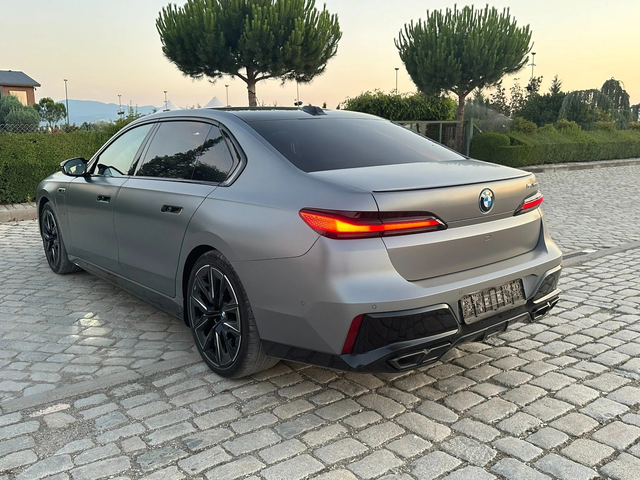 BMW 700 M760e / xDrive / AUTO DOOR/ TV THEATRE / M-SPORT PRO - автомобили, коли, обяви за нови и употребявани 5