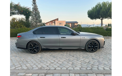 BMW 700 M760e / xDrive / AUTO DOOR/ TV THEATRE / M-SPORT PRO - автомобили, коли, обяви за нови и употребявани 6