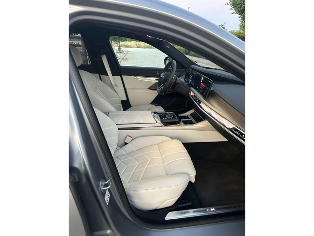 BMW 700 M760e / xDrive / AUTO DOOR/ TV THEATRE / M-SPORT PRO - автомобили, коли, обяви за нови и употребявани 7