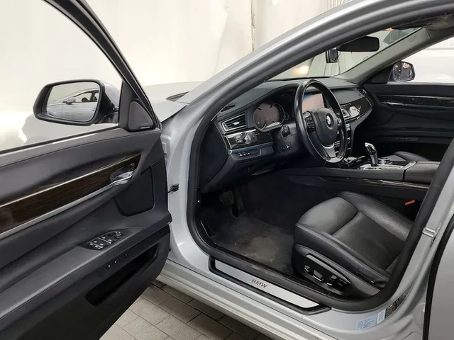BMW 730 D xDrive - автомобили, коли, обяви за нови и употребявани 9