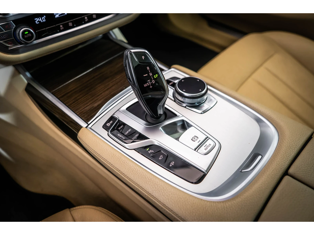 BMW 730 d xDrive* Pano* 360 - автомобили, коли, обяви за нови и употребявани 15