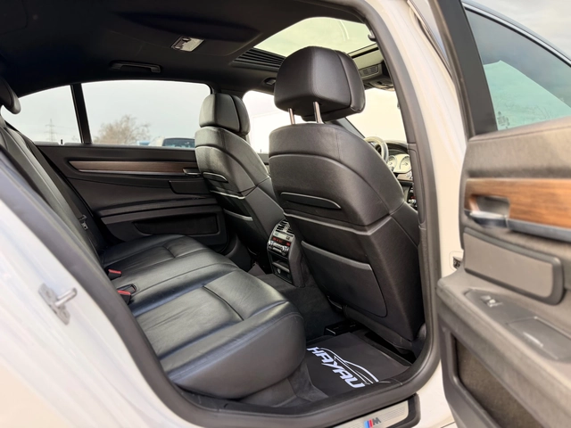 BMW 730 d= M-pack= Distronic= HUD= Keyless= Soft Close= - автомобили, коли, обяви за нови и употребявани 11