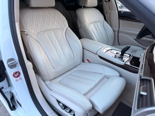 BMW 730 d= xDrive= M-pack= Aero Pack= HUD= Soft Close= har - автомобили, коли, обяви за нови и употребявани 11