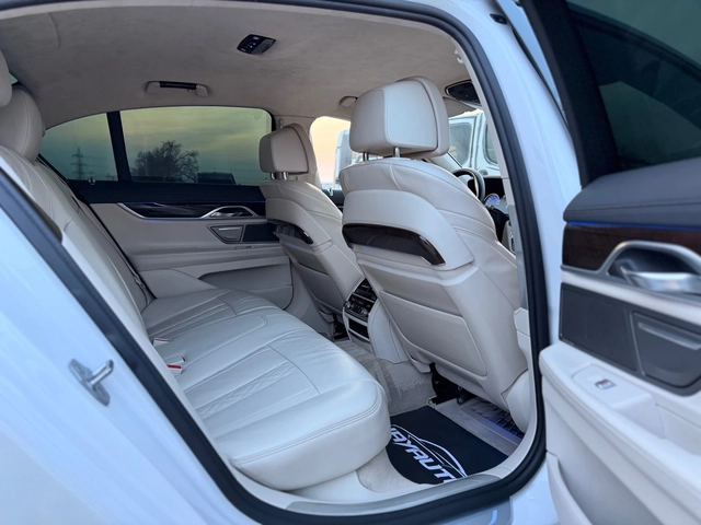 BMW 730 d= xDrive= M-pack= Aero Pack= HUD= Soft Close= har - автомобили, коли, обяви за нови и употребявани 12